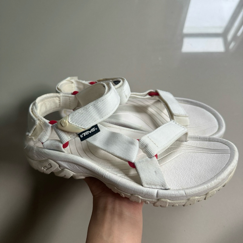 TEVA HURRICANE SANDALS(WHITE) รองเท้ารัดส้นมือสองของแท้ sz.36