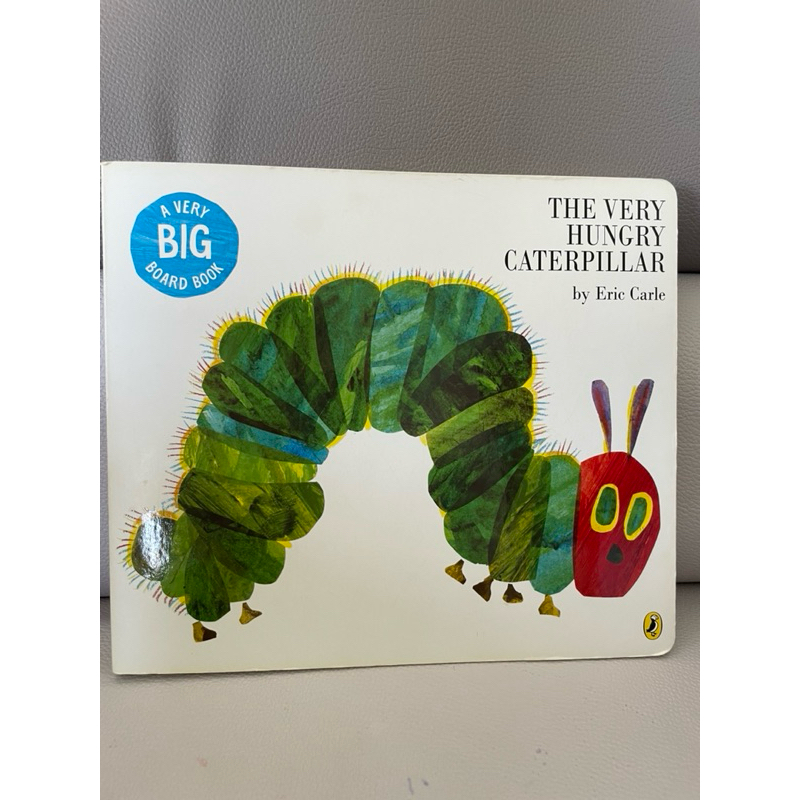 The very hungry caterpillar หนังสือเรียนรู้ภาษาอังกฤษสำหรับเด็กเล็ก มือสอง