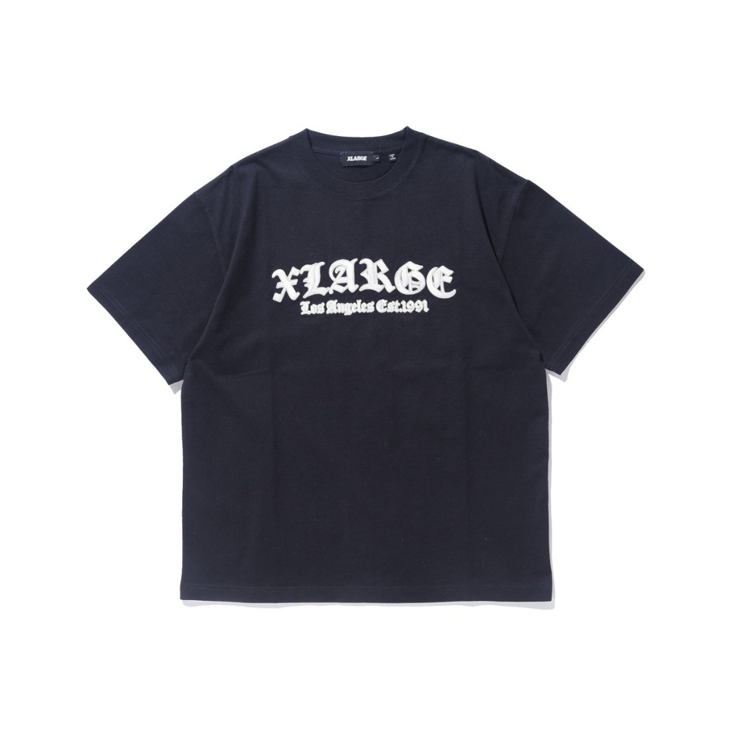 เสื้อยืดแขนสั้น XLARGE รุ่น OLD ENGLISH LOGO S/S TEE