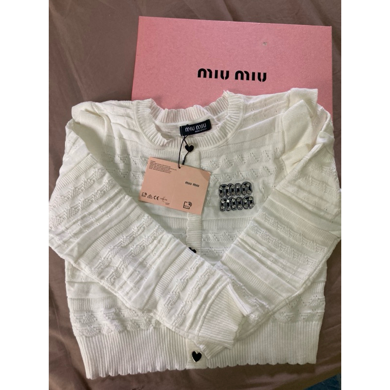 เสื้อไหมพรมสีขาวmiumiu