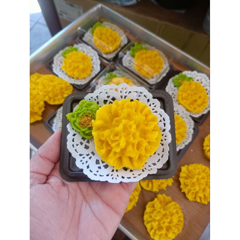 ขนมอาลัวดาวเรืองถวายองค์พระพิฆเนศ