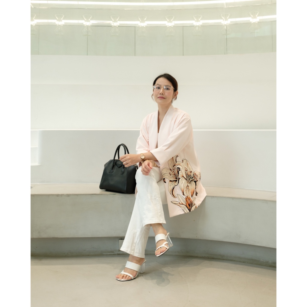 Blazer ดอก Lily สีครีม ไม่มีซับใน ผ้าไม่หนา ยับยาก ไม่ต้องรีด