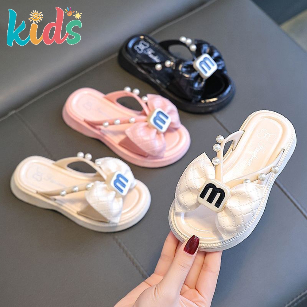 Kids รองเท้าแตะ เด็กผู้หญิง ดีไซน์มุกและโบว์สุดเก๋ พื้นรองเท้ากันลื่นแบบนุ่ม