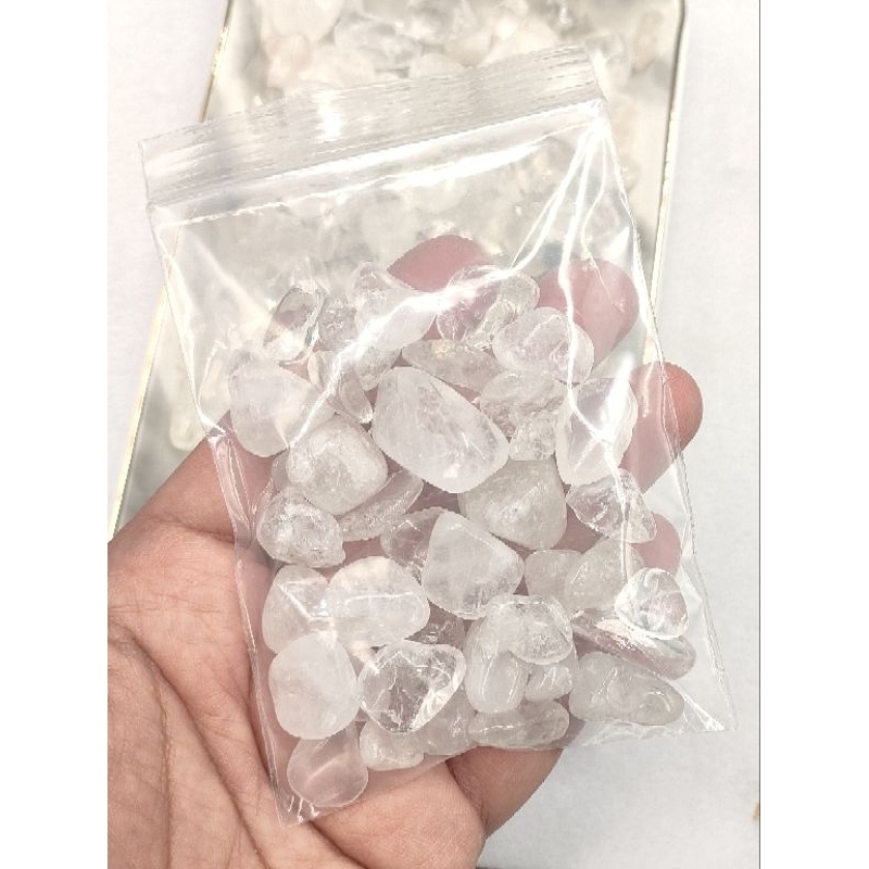 หินควอตซ์ใส ขนาด ไซส์ M ( Clear Quartz Size M ) ขนาด ประมาณ 1~2 cm. เนื้อใส สวยๆ ในถุงขนาด 100 กรัม