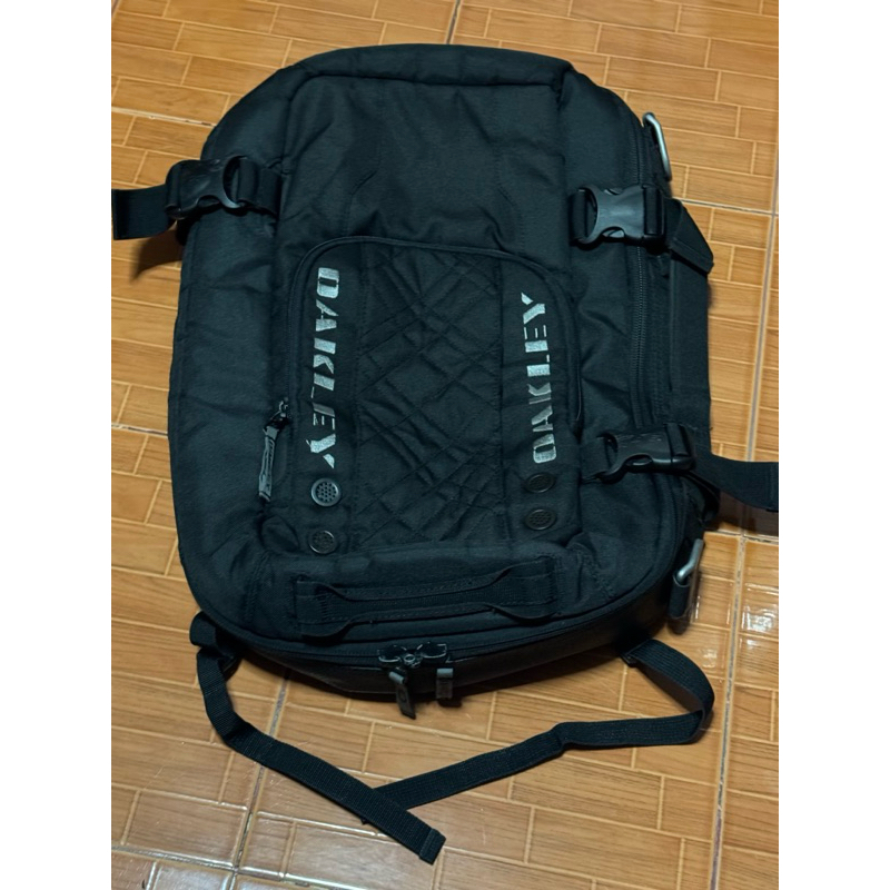 กระเป๋าเป้ Oakley มือสอง