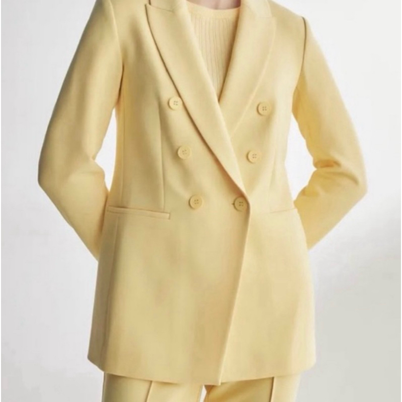 เสื้อสูท สีเหลือง แบรนด์ Jaspal มือ 1 ไซส์ S  ขาย 700 บาท