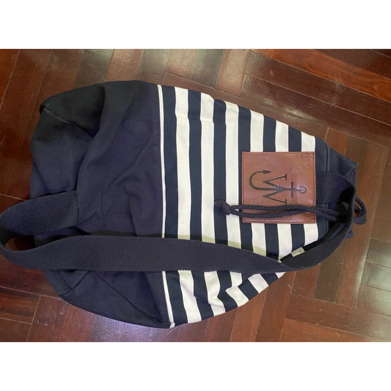 กระเป๋า uniqlo x jw anderson