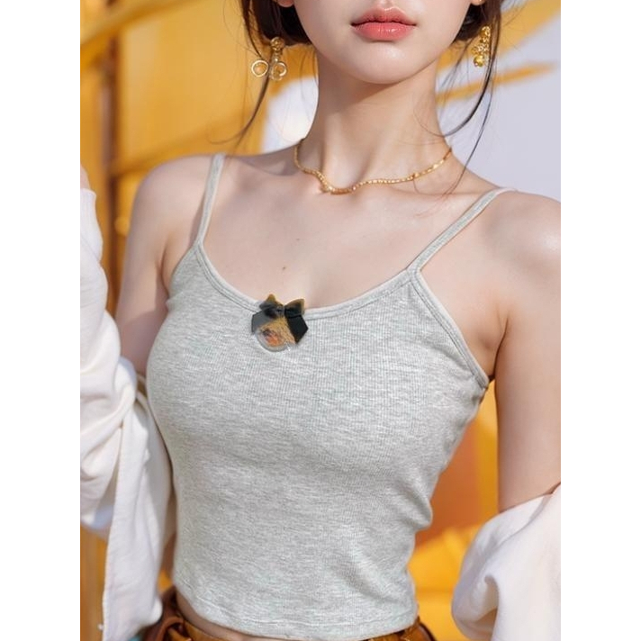 Spot หวานเย็นสาวร้อนโบว์สลิงเสื้อกั๊กขนาดเล็กผู้หญิง 2024 ฤดูร้อนใหม่กับแผ่นหน้าอกบริสุทธิ์ปรารถนาสั้นบน