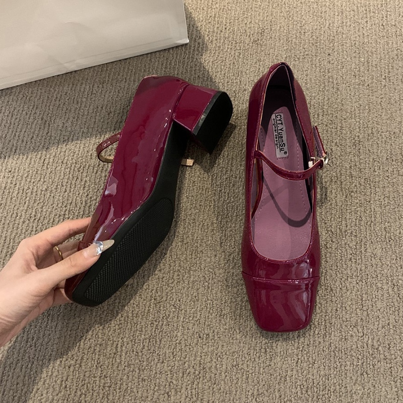 Luckkyshoes ราคาถูก รองเท้าส้นสูงแฟชั่น ดีเทลทางการ ดูเรียบร้อยใส่ได้หลายโอกาส แมทช์ได้ทุกการแต่งกาย มีทั้งหมด 4 สีสุดปั