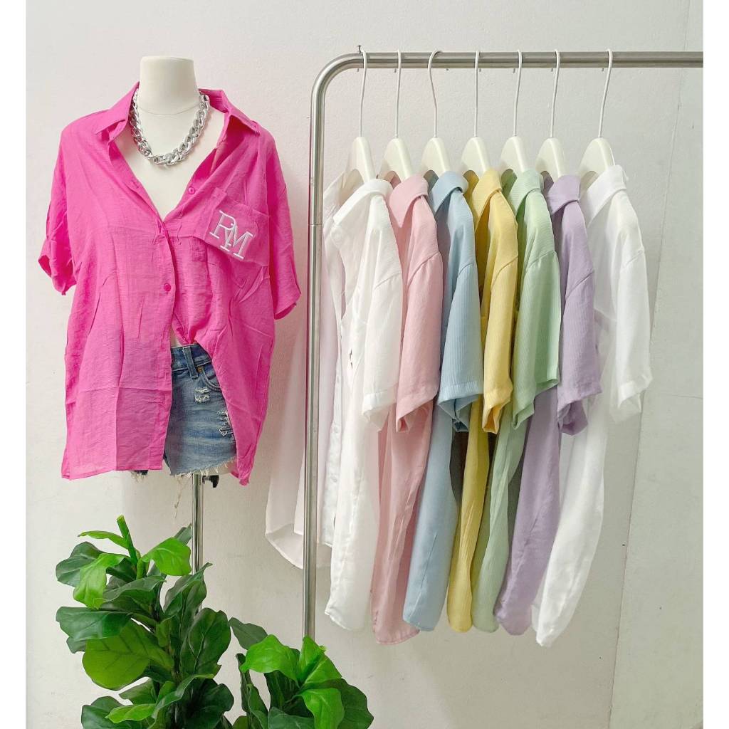 Ommishop 20005 เสื้อเชิ้ตคอปกสีพื้น แต่งกระเป๋าปัก งานตัด