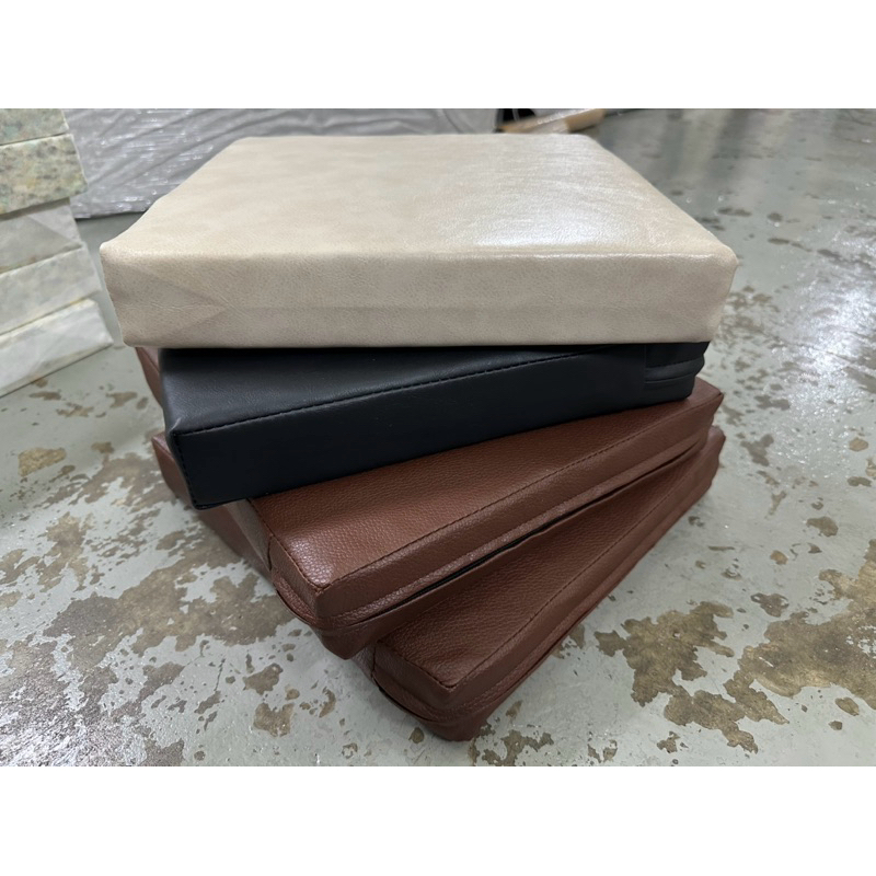เบาะรองนั่ง (หุ้มหนัง)  ขนาด 30 x 30 cm.หนา 2 นิ้ว - 3 นิ้ว (ฟองน้ำอัด )