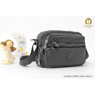 LK กระเป๋าสะพายข้าง ผ้าร่มรุ่นใหม่ กระเป๋าทรงนอน เดินซิปสี ขนาดยาว 9 นิ้ว มีทั้งหมด 5 ซิป (LK 520)