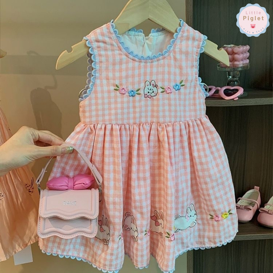 Little Piglet พร้อมส่ง เดรส Dress แขนกุด ปักกระต่าย ดอกไม้ สีชมพู ลายสก็อต น่ารัก เด็กผู้หญิง