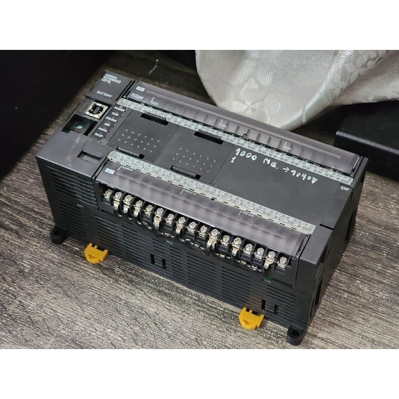 PLC OMRON CP1L M60DT-D