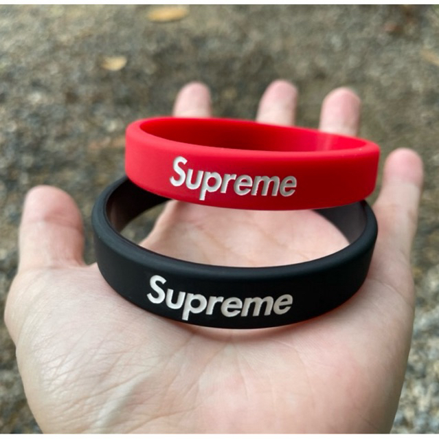 ริสแบนด์ Supreme ( wristband ) เส้นแบบหนา ไม่บาง