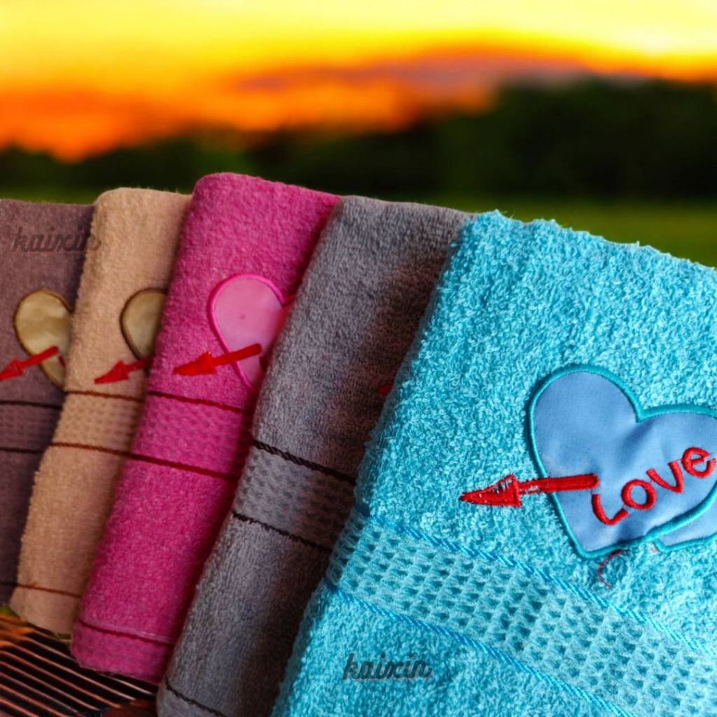 ผ้าเช็ดตัว ผ้าขนหนูอาบน้ำสีสวย ผ้า Cotton นุ่ม เนื้อดีมาก -ขนาดผ้า24×48 นิ้ว (ลายปักเปลี่ยนตามล็อตสินค้า) ราคา ถูกที่สุด ดีลบีเคเค แกลเลอรีภาพที่ 3