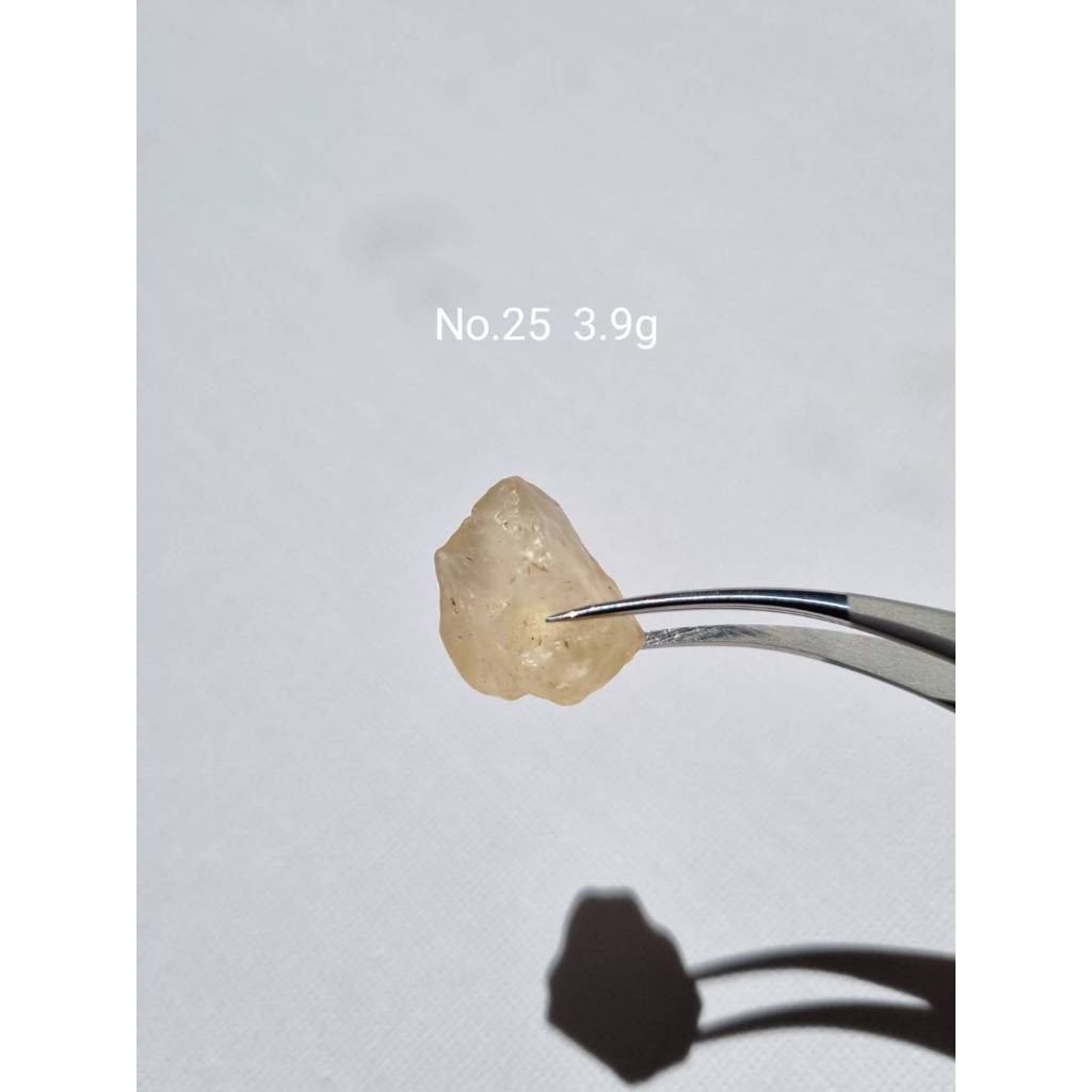 Libyan desert glass แก้วทะเลทรายลิเบีย