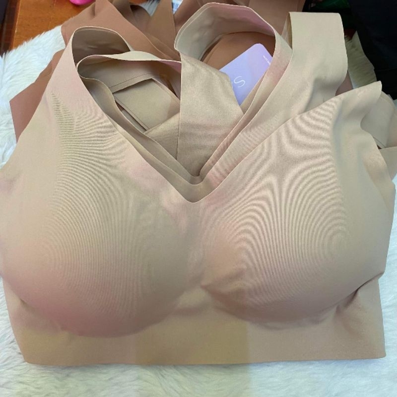 sabina sbxk119 seamless soft collection bra เสื้อชั้นใน  ทรงมีตะขอหลัง กระชับ เก็บด้านข้างได้ดี ไร้โ