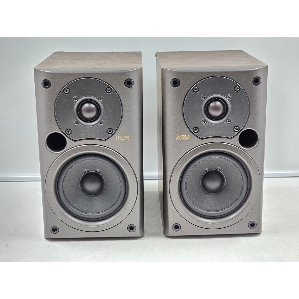 AX72 ลำโพง 1 คู่ มือสองญี่ปุ่น (581) ONKYO D-032A 70W 5 โอห์ม Woofer 4 นิ้ว Size ตู้ 15.5x23x26CM ไม