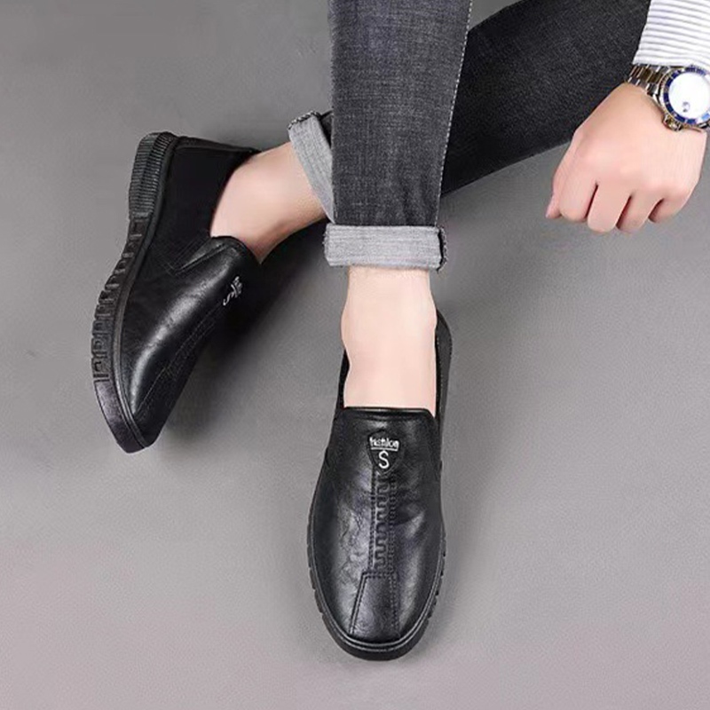 Tnicoo NEW COOLECTION รองเท้าคัทชูผู้ชาย รุ่นนี้ใหม่ล่าสุดทำจากยางคุณภาพดี มี 2 สีให้เลือกซื้อ จะใส่เที่ยว ใส่ทำงาน ห