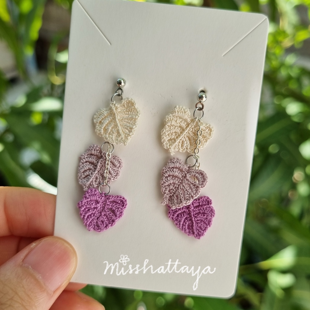 ต่างหูโครเชต์จิ๋วใบมอนสเตอร์ร่าไล่สีสดใส งานแฮนด์เมด