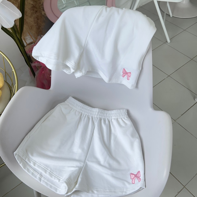 [IRISCIRCLE]พร้อมส่ง ***สีครีม***🎀💘IRIS SWEATPANTS Ribbon Candy กางเกงวอร์มขาสั้นปักลายโบว์ 🎀 ผ้าดี ทรงสวยใส่สบาย - รูปที่ 5