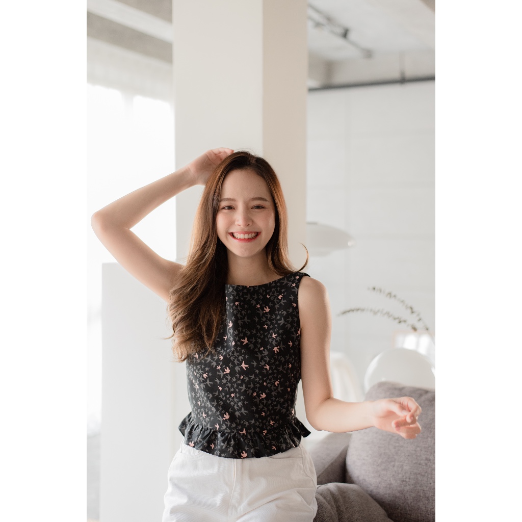 IRIS Lovebirds crop top เสื้อครอปแขนกุดชายระบาย