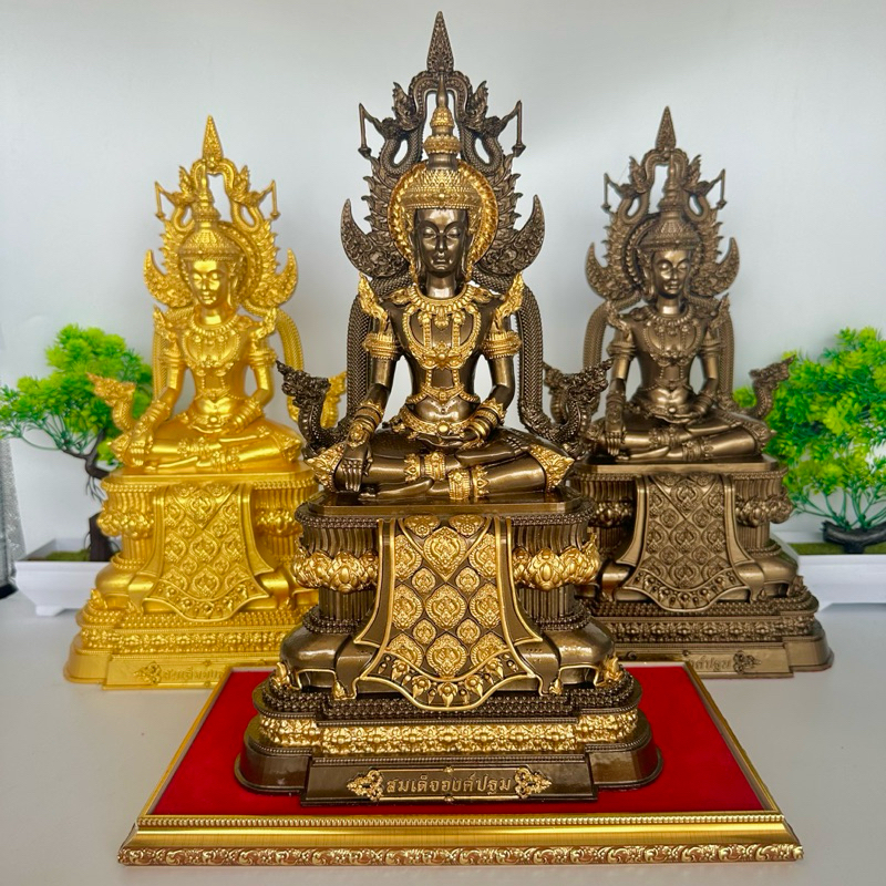 สมเด็จองค์ปฐม หน้าตัก5นิ้ว มวลสารแร่เหล็กน้ำพี้ แถมฟรีฐานรอง