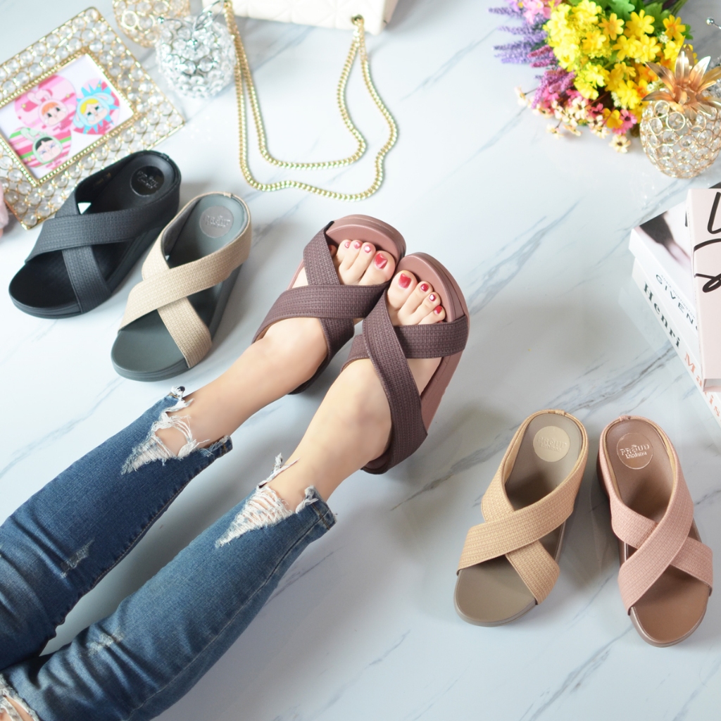 L2966 รองเท้าสุขภาพเสริมส้นสูง2.5นิ้ว หน้าไขว้เรียบหรู