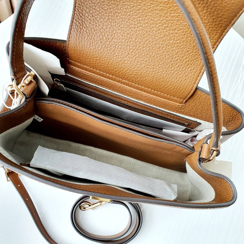 ใบใหญ่ มีสามสี 140972 141043 Britten  With Gold Hardware Pebbled Leather Women's Satchel Bag