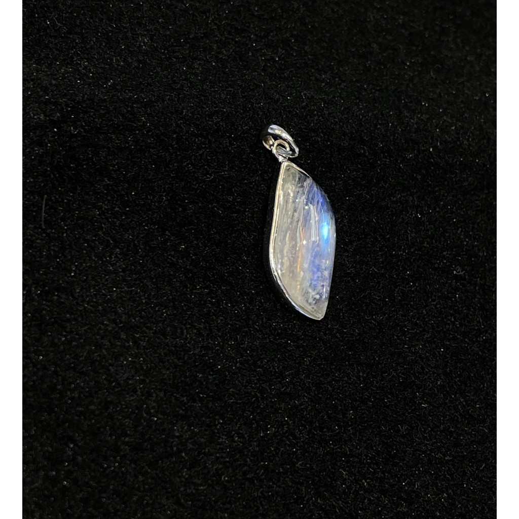 Natural  Moonstone Pendant 925 Silver