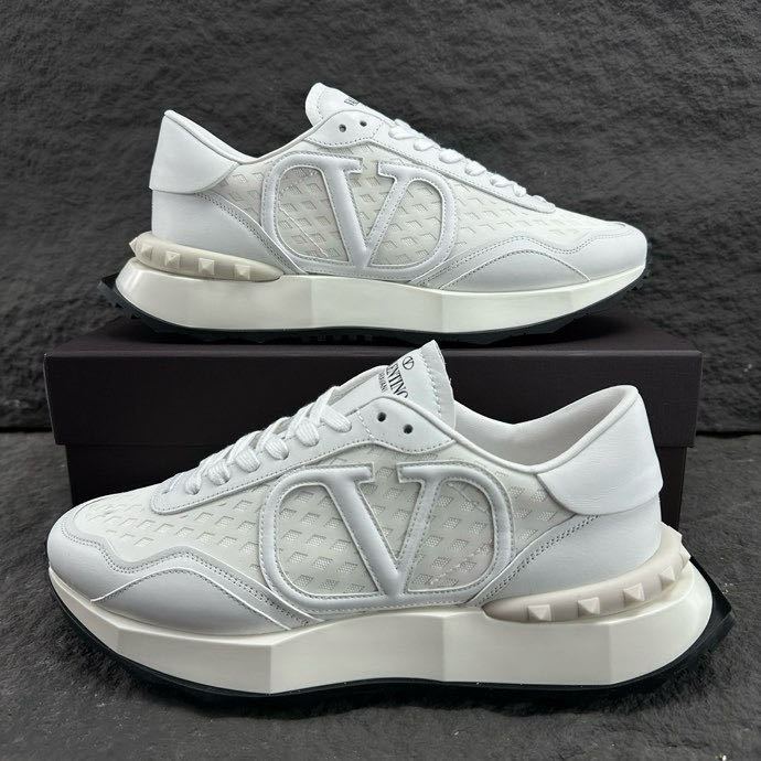 < สินค้าถ่ายจริง> รองเท้าผ้าใบ Valentino LACERUNNER ผู้ชายและผู้หญิง