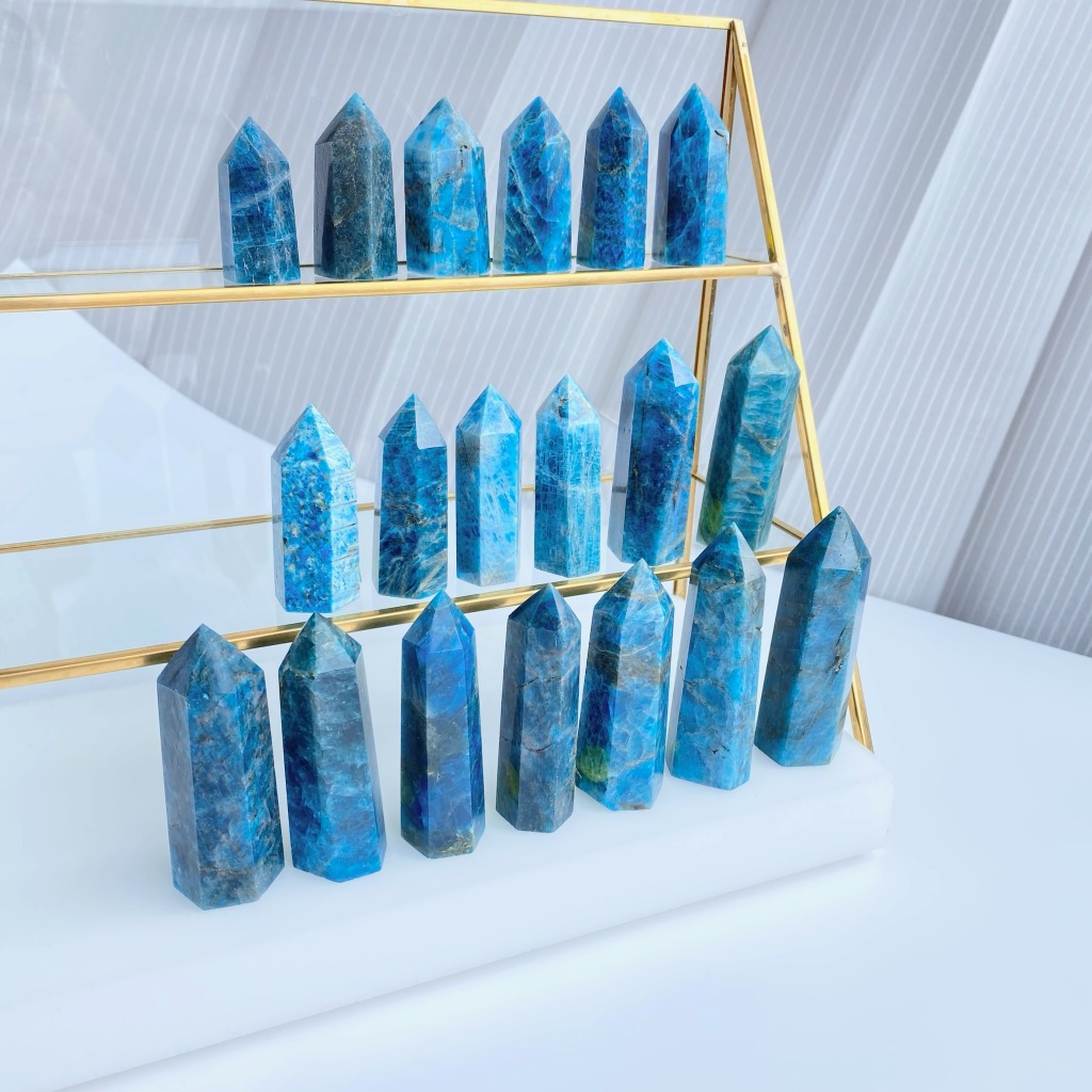 Blue Apatite Tower (หินบลู อะพาไทต์ ทรงแท่ง)