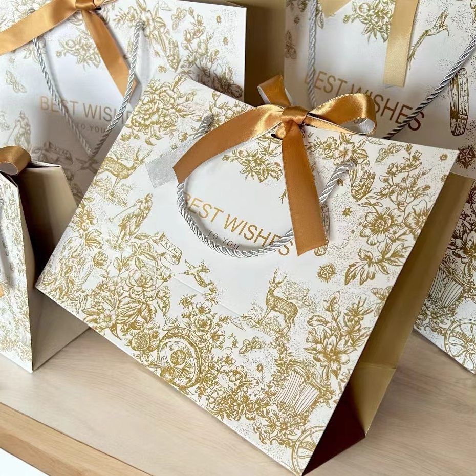 🌷BOX🌷ถุงกระดาษสีขาวทอง ใส่ของรับไหว้ ลายเรียบหรู มีริบบิ้น2สี กระดาษหนา รับน้ำหนักได้เยอะ