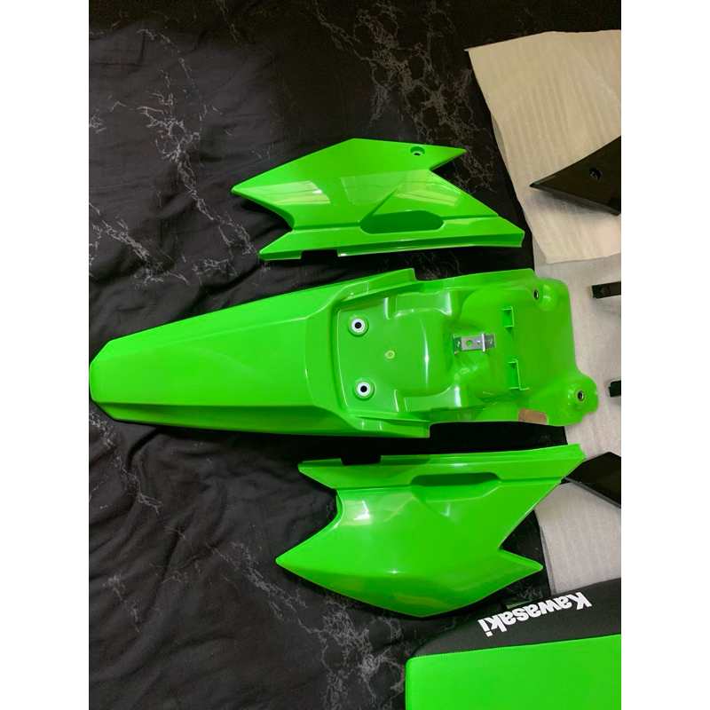 บังโคลนหลังklx140G/RF แท้ศูนย์ชุดสีklx