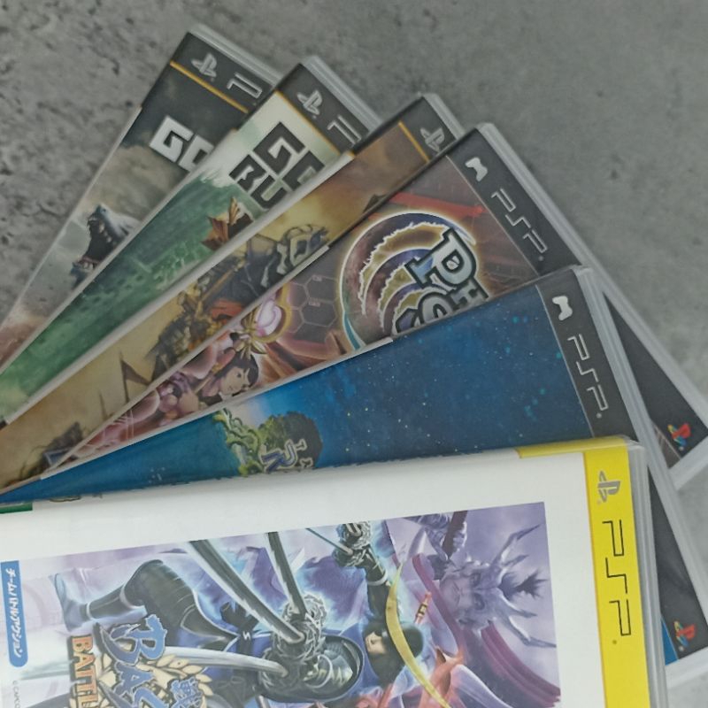 รวมแผ่นเกม PSP ของแท้ ภาษาญี่ปุ่น แผ่นสวย มีคู่มือ ทักดูสินค้าได้ เลือกเกมได้ด้านใน เป็นสินค้ามือสอง
