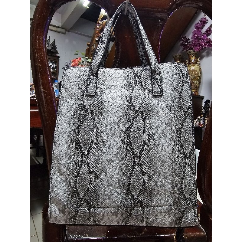 👜กระเป๋า ALTROSE แท้ญี่ปุ่น 8.5×9" ปั๊มลายงูทั้งใบ หนังนิ่มถือได้,สะพายข้างสายไนลอนปรับได้ ปั๊มแบรนด