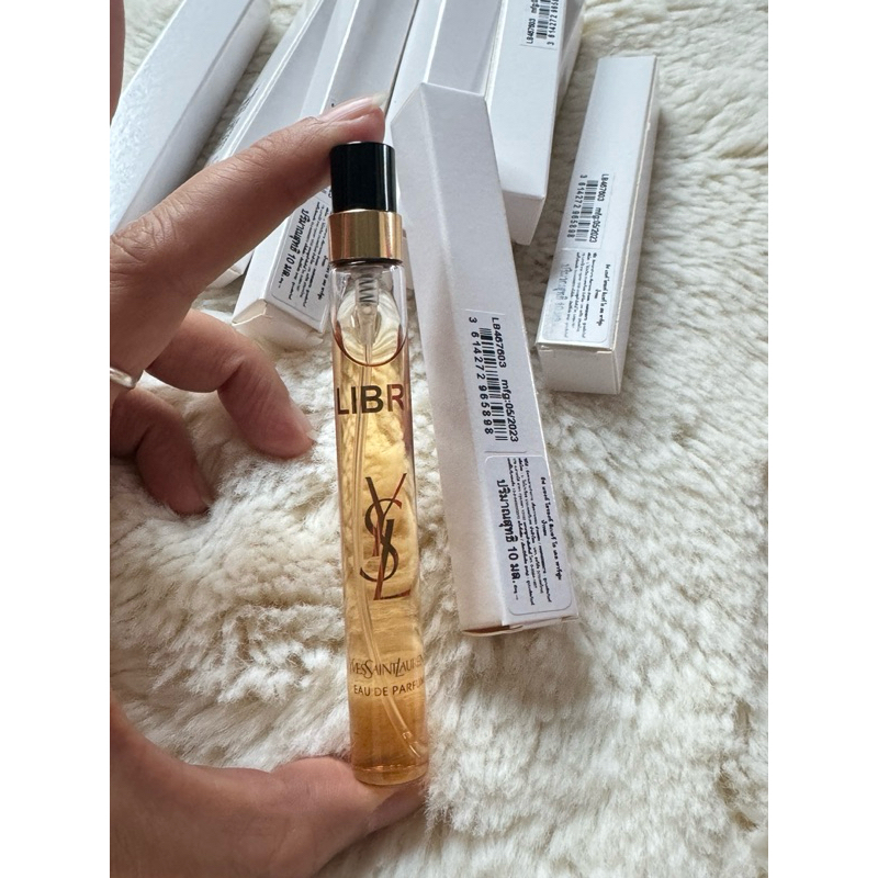 น้ำหอมขนาดพกพา ขนาด 10 ML หัวสเปรย์น้ำหอมแบรนด์แท้ 100% ค่ะ