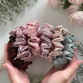 Lamoonist • FLUFFY • (ผมบาง) • Satin scrunchies for thin hair • ยางมัดผมซาตินสีพื้น