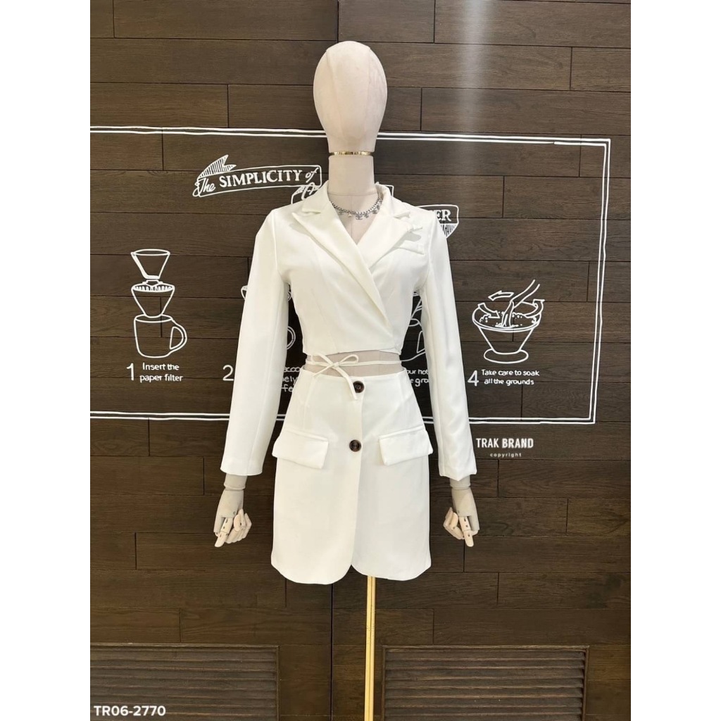 TR 06-2770 งานลดราคา เคลียร์สต็อก ราคาพิเศษ เสื้อครอปเชิ้ตสั้นคอปกป้ายหน้าแขนยาวแต่งสายผูกเอว