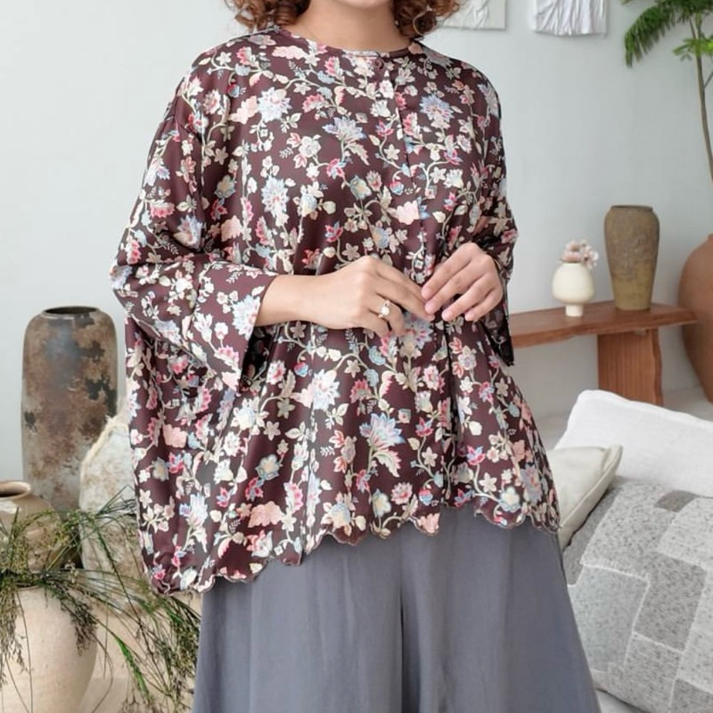 NEW: PATEKK BLOUSE เสื้อเบลาซ์มาใหม่ ดีไซน์ทรงสโลป เนื้อผ้าซาตินลายดอกเล็ก โทนสีสวย