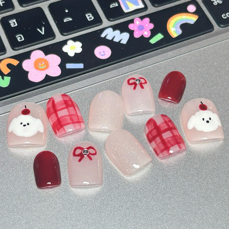 เล็บเจลปลอม ลายน้องหมาเชอร์รี่สก็อต สีแดง🍒