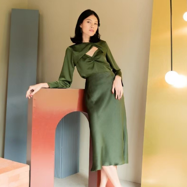 MANTIKA - (Mikie Set) ชุดเข้าเซ็ตแขนยาว เปิดอกเพิ่มความเซ็กซี่กระโปรง