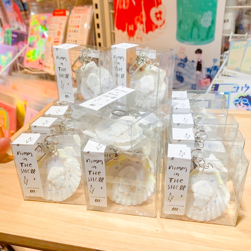 พวงกุญแจ เบบี้น้อยนอนในหอยเชลล์ [F42 LINNATAMM]