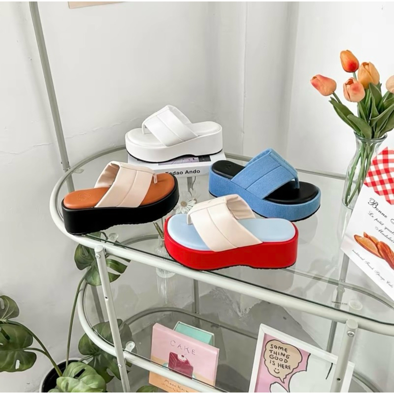 พร้อมส่ง Cocoshoes’รุ่น LEGO (เลโก้)รองเท้าส้นตึกหูหนีบน่ารักมาก นิ่ม เบา เดินสบาย นุ่มมาก