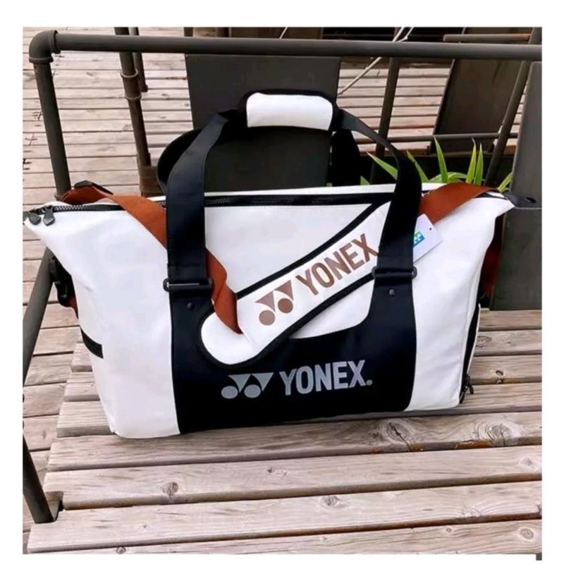 กระเป๋า​แบดมินตัน​ YONEX มีหลาย​แบบ​ให้​เลือก