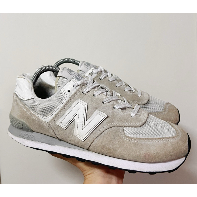 New Balance 574 ⏩️Size EUR 42 ยาว 26.5cm.⏪️รองเท้าแบรนด์แท้มือสอง💯