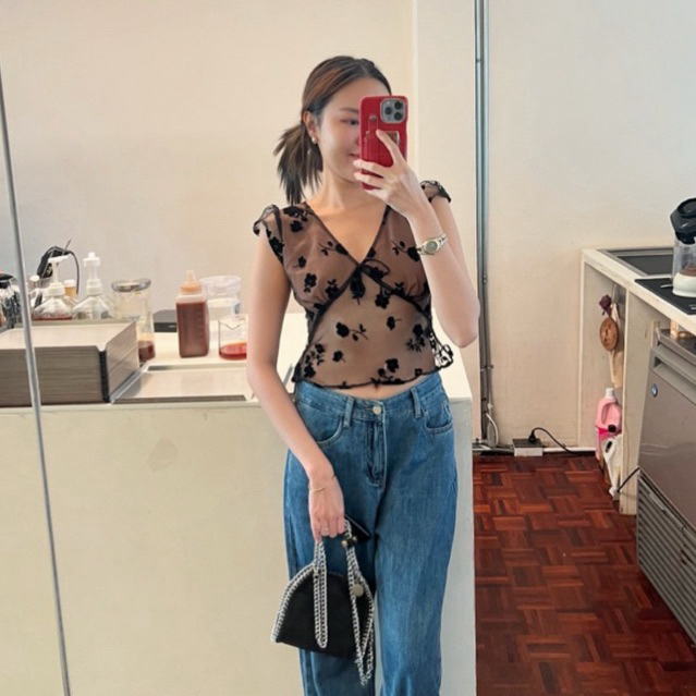 V ruffle top แขนเต่อ ติดโบว์อก รีเควสครอบเต้าตามรูปสุดท้ายได้ ปล.สั่งตัดตามใจ ปรับได้ทุกอย่าง