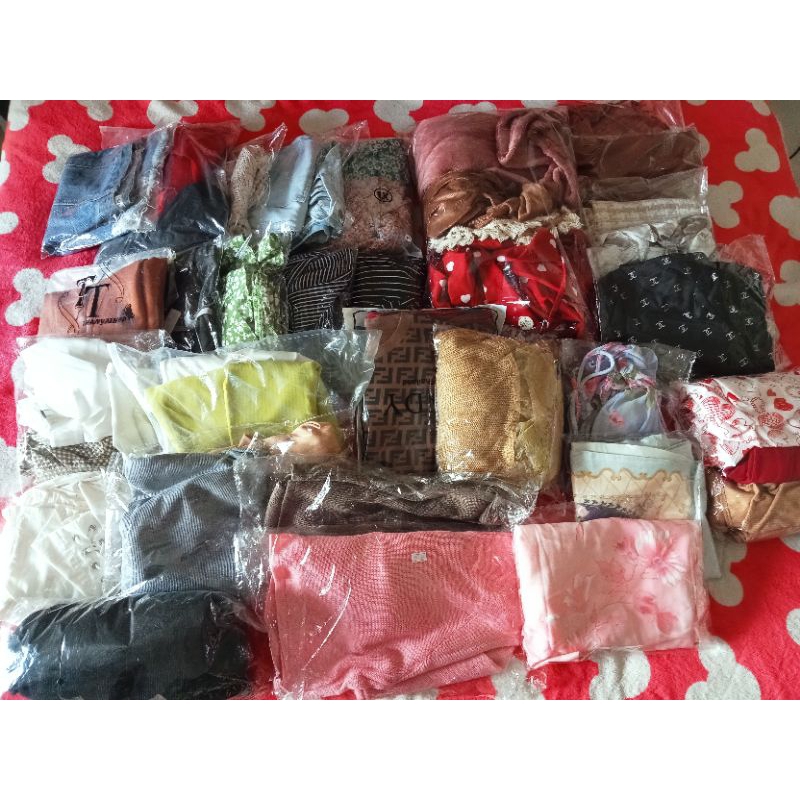 เสื้อผ้ามือ1/2ราคาหลักสิบ เริ่มต้นที่50-150กดเฉพาะ Live สดเท่านั้นะค่ะ