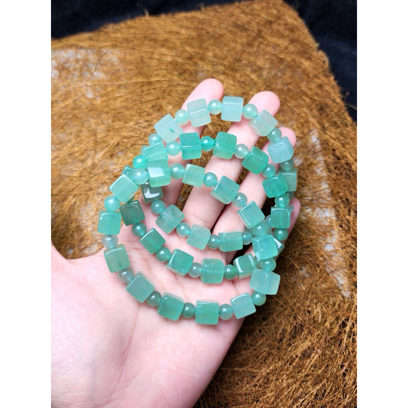สร้อยข้อมืออะเวนเจอรีนทรงลูกบาศก์ขนาด8มิลลิเมตร (Cubic aventurine)